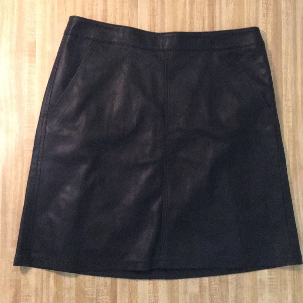 Faux leather black mini skirt with pockets